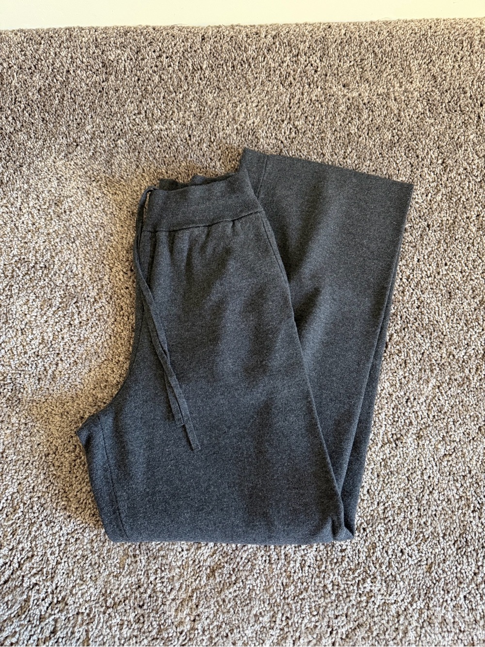 Uniqlo Women's Straight Leg Pants in Dark Charcoal Gray